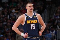 🏀骑士vs掘金前瞻：约基奇大战骑士双塔，内线对决或成胜负手
